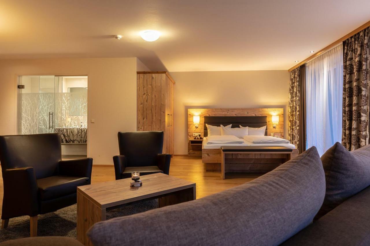 Hotel Dirsch Wellness & Spa Resort Emsing Exterior foto
